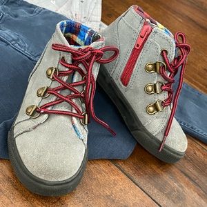 Boys size 8, cat and Jack, hi top gray suede shoes